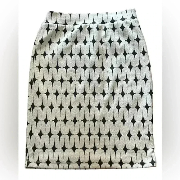 Renee C. Skirt in black - White. Small/medium stretchy pencil knee length skirt - Picture 2 of 4